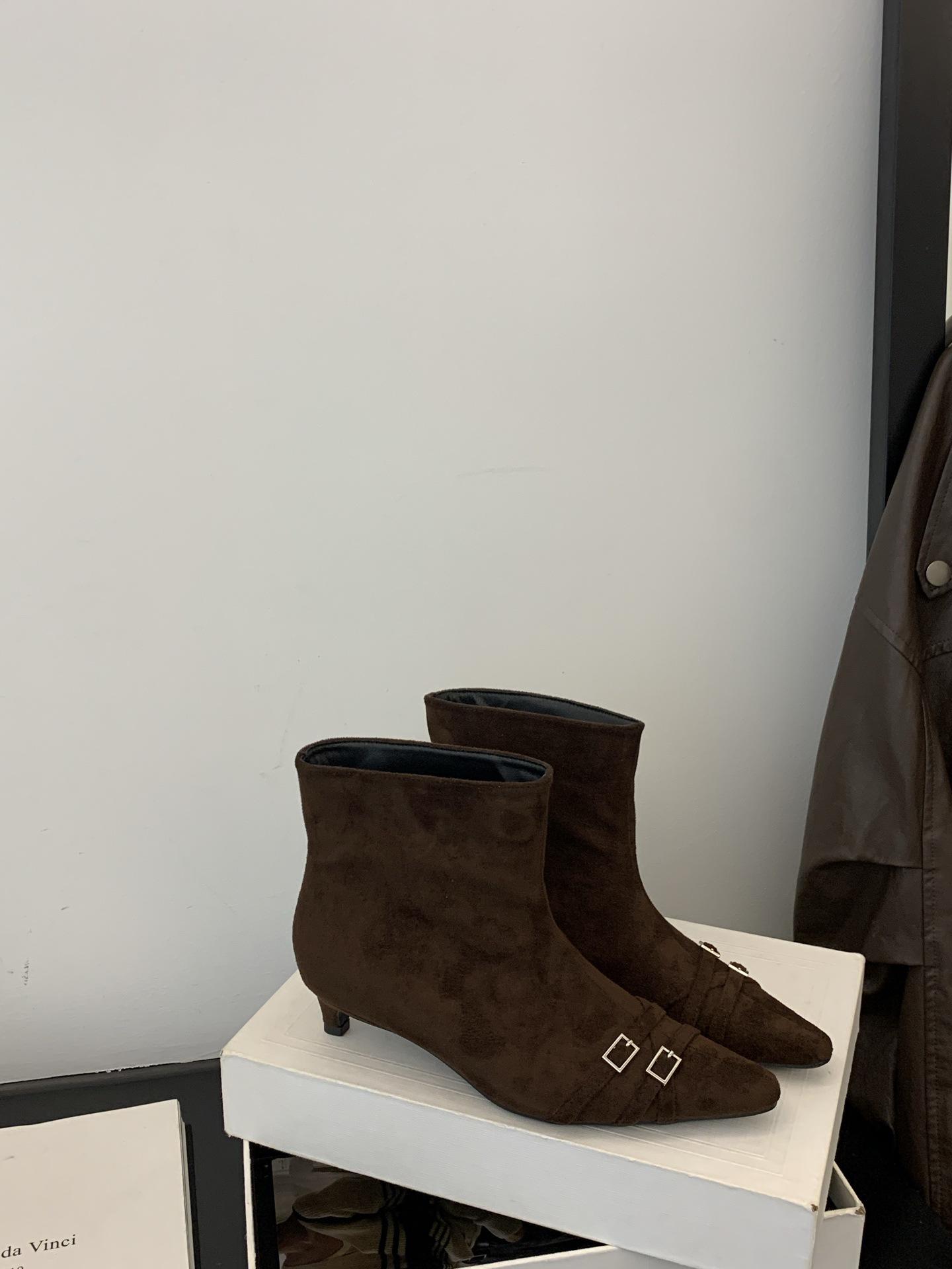 

2025 autumn and winter pointed cat heel small short boots low heel belt buckle thin boots women 39