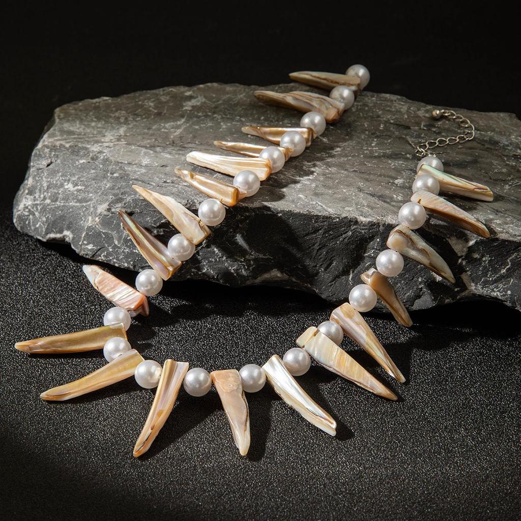 Cross Border Fashion Creativity Between Europe and America, Acrylic Ivory Imitation Pearl Necklace, Women's Jewelry, Niche Exquisite Necklace