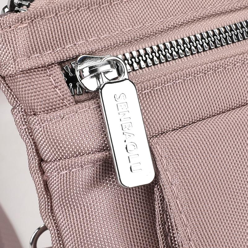 Bolso Cruzado Compacto de Nailon para Mujer – Diseño Ligero y Resistente al Agua con Placa Metálica con Logo y Múltiples Bolsillos, Ideal para el Uso Diario