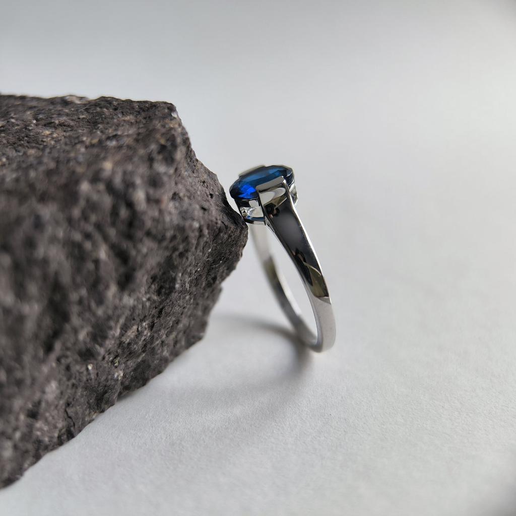 Серебряное кольцо с сапфиром nano 0.907ct, вес изделия 2,57 гр (2206057)