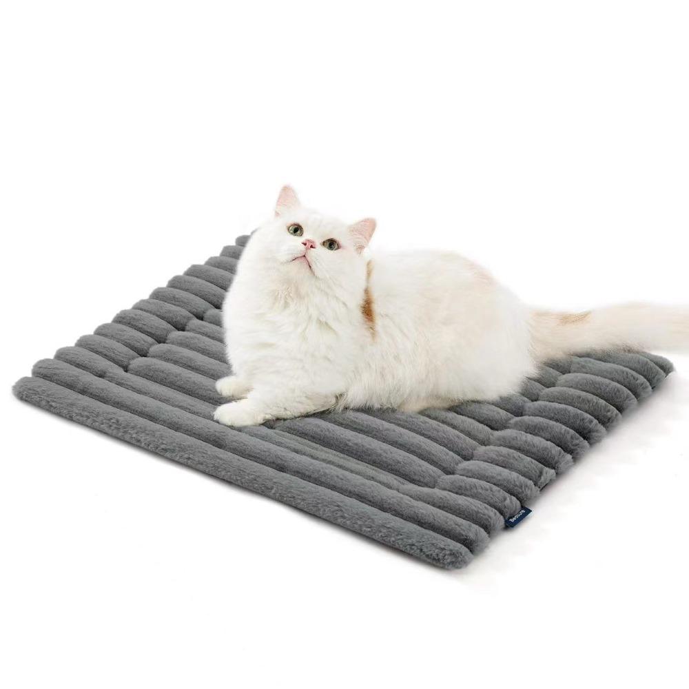 Comfortable Self-Warming Cat Dog Mat Pet Fleeces Ultra Soft Pet Bed Machine Washable Warm Cozy Pet Sleeping Mat Cat