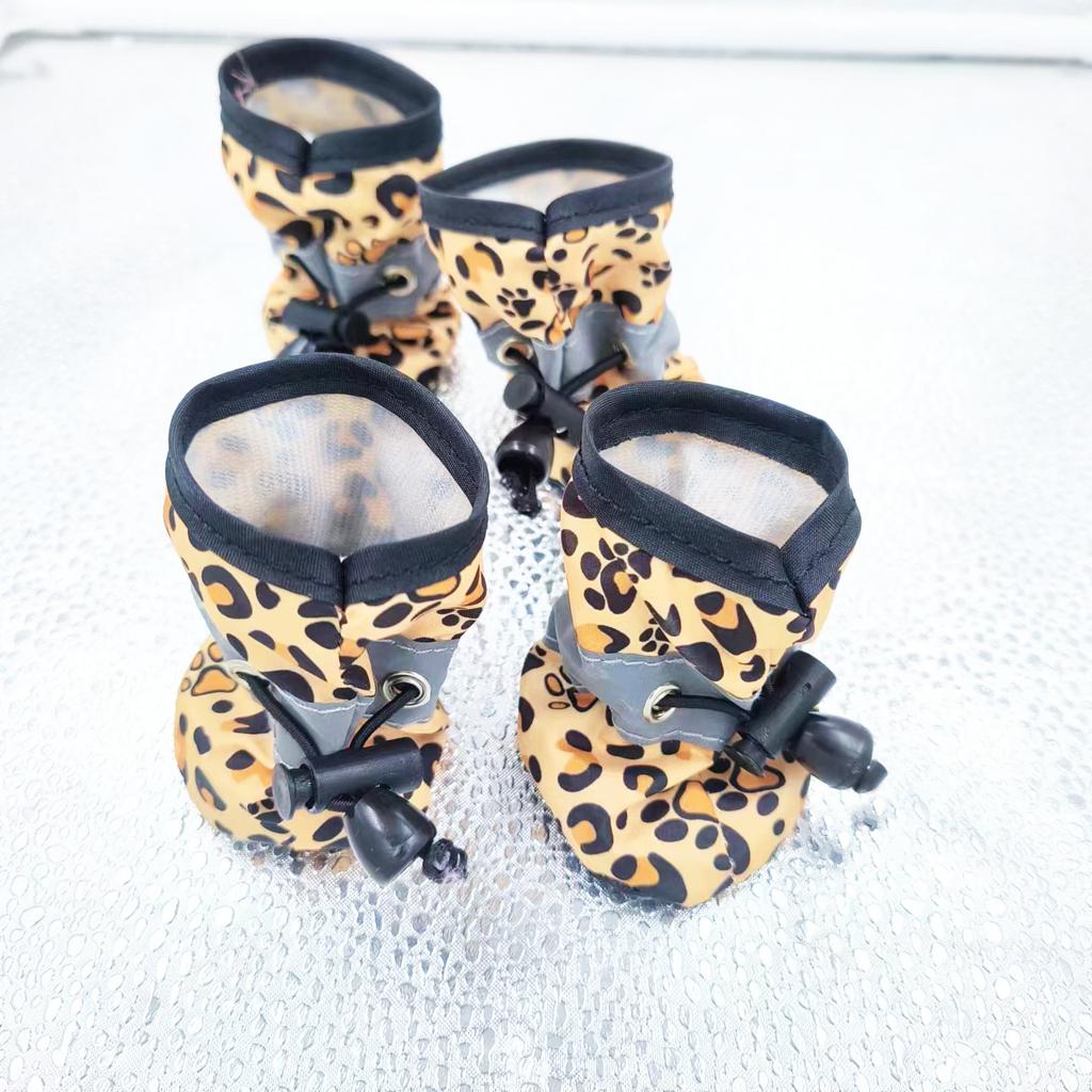 4 Stück Reflektierende Hundeschuhe für kleine und mittlere Hunde Weiche Anti-Rutsch-Verstellbare Wasserdichte Stiefel Welpen Chihuahua Yorkies Mops Schuhwerk