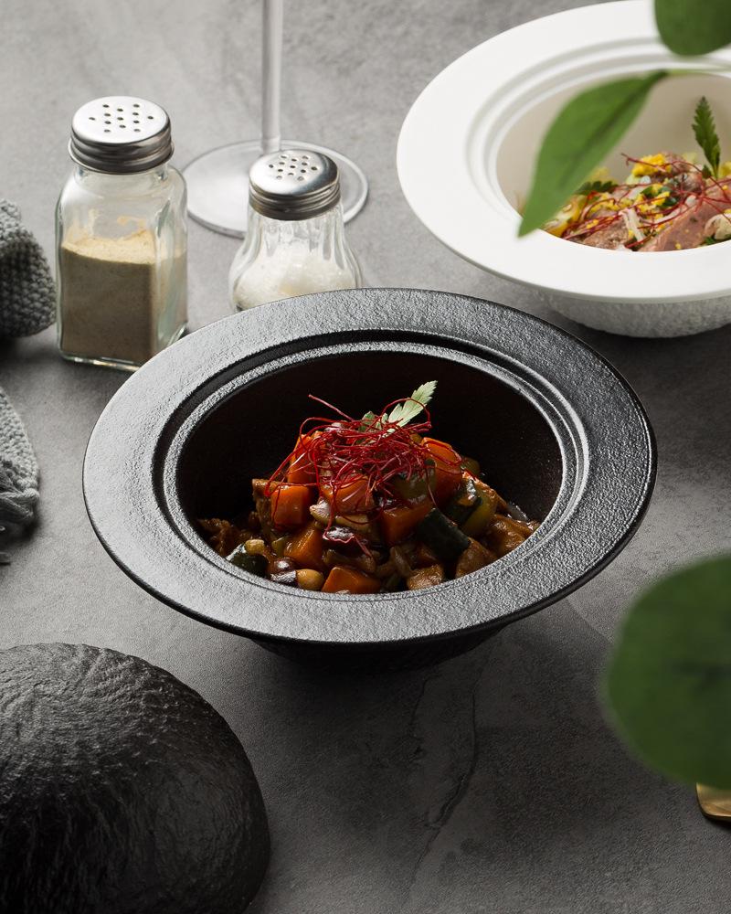 Creative Spherical Bowl with Dry Ice & Smoked Cloche - Modern Molecular Gastronomy Ceramic Tableware for Unique Dining Experience