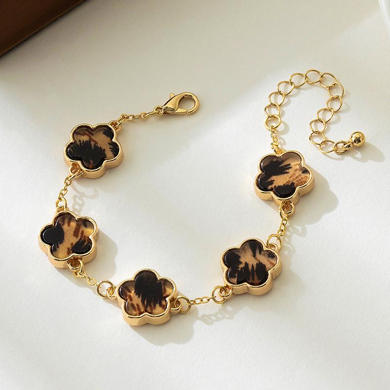 Stylish And Elegant Lucky Five-Petaled Flower Bracelet Female, Five-Leaf Flower