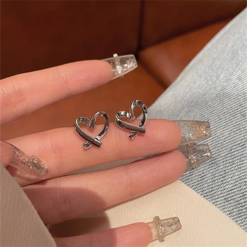 "Korean Simple Fashion Alloy Heart Earrings for Women"