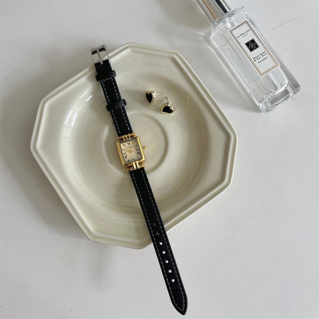 Fashion Small Square Watch Simple Roman Scale Retro Exquisite Small And Versatile Sugar Cube Medieval Watch Women