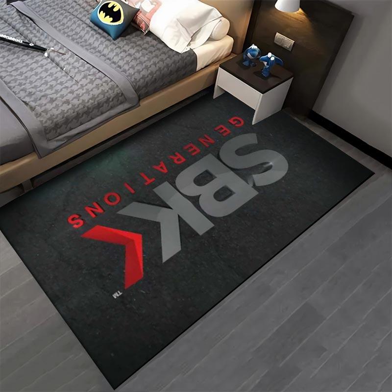 """SBK Generations Teppich mit kräftigen Buchstaben und rotem Pfeil-Design"" Geeignet für die Verwendung als Anti-Rutsch-Matte für Wohnzimmer, Schlafzimmer und Sofas"""