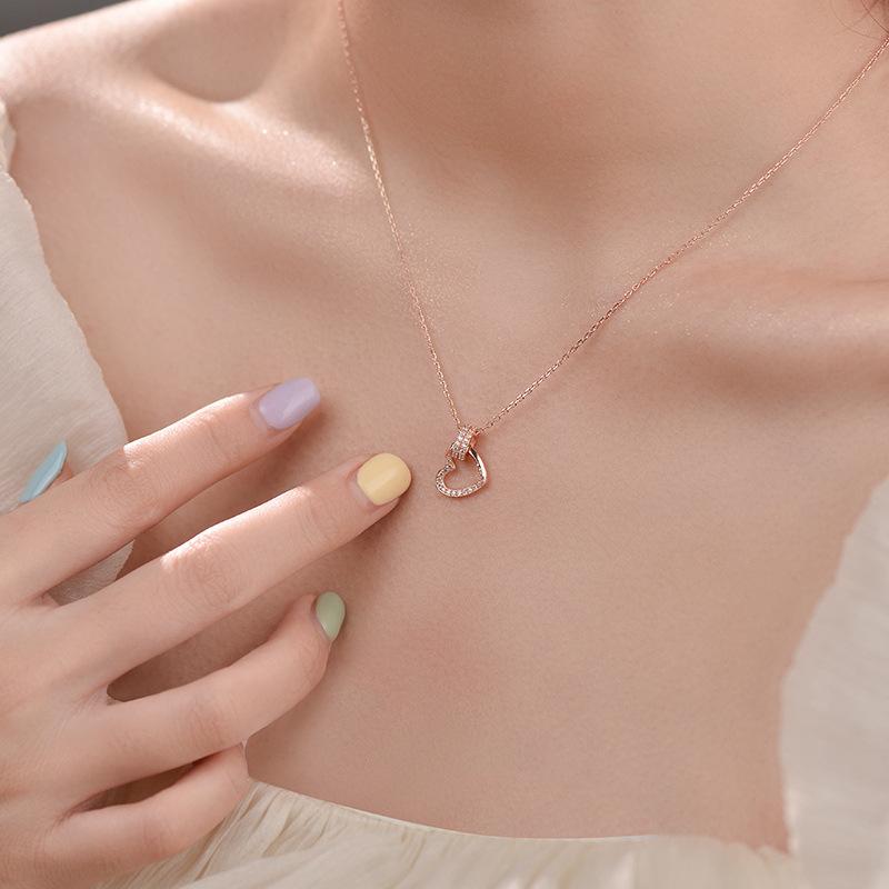 Collier Amour, Luxe Léger, Chaîne Clavicule Haut de Gamme, Collier Polyvalent et Exquis, avec un Sens du Design de Niche