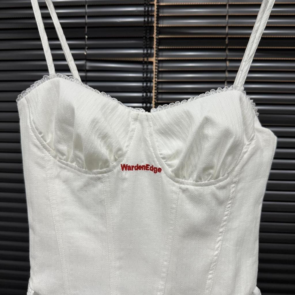 European Station Summer Women's Clothing American Spice Girl Design Waist Embroidery Suspender Lace Splicing Top European Goods