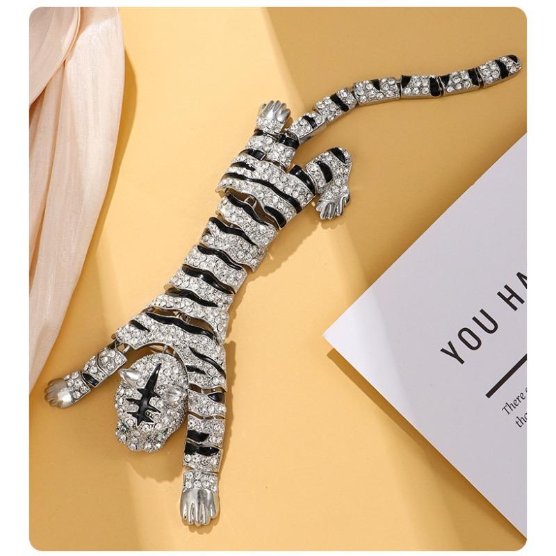 European and American Exaggerated Heavy Industry Animal Tiger Brooch, Large Size, Alloy Diamond Inlaid, Tiger Chest Flower Brooch