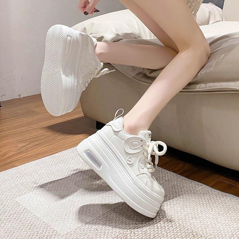 Little white shoes women's 2025 autumn and winter velvet thick-soled muffin shoes European station casual small man inner height increase dad shoes