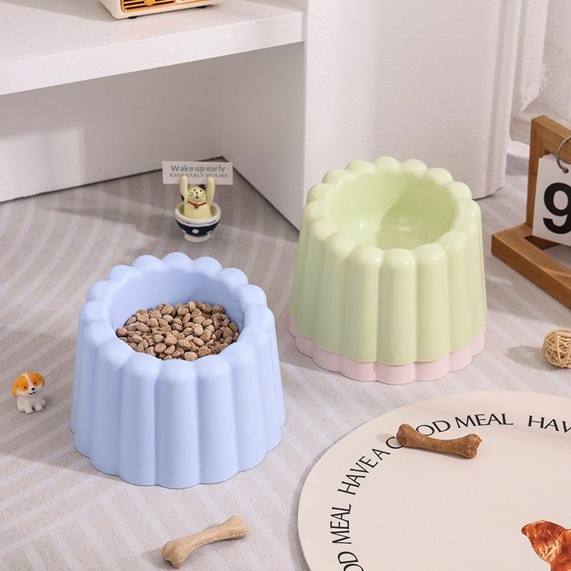 Non Slip Base Pet Slanted Bowl Lace-Edge Vertical Striped Bowl Elevated Design Pet Feeding Bowl