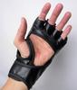 Schwarze Open-Finger-Handschuhe für Mixed Martial Arts, Vale Tudo, MMA, UFC, RIZIN ONE und Shooto. Halbfingerhandschuhe für Sparring. [Importiert]
