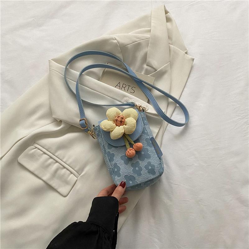Flower Small Bag Women's 2025 Spring and Summer New Popular Fashion Shoulder Mobile Phone Bag Trendy Simple Woven Messenger Bag