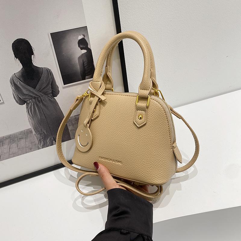 Wholesale Bag Women 2025 New Popular Foreign Style Niche Design Messenger Bag Versatile Portable Shell Bag