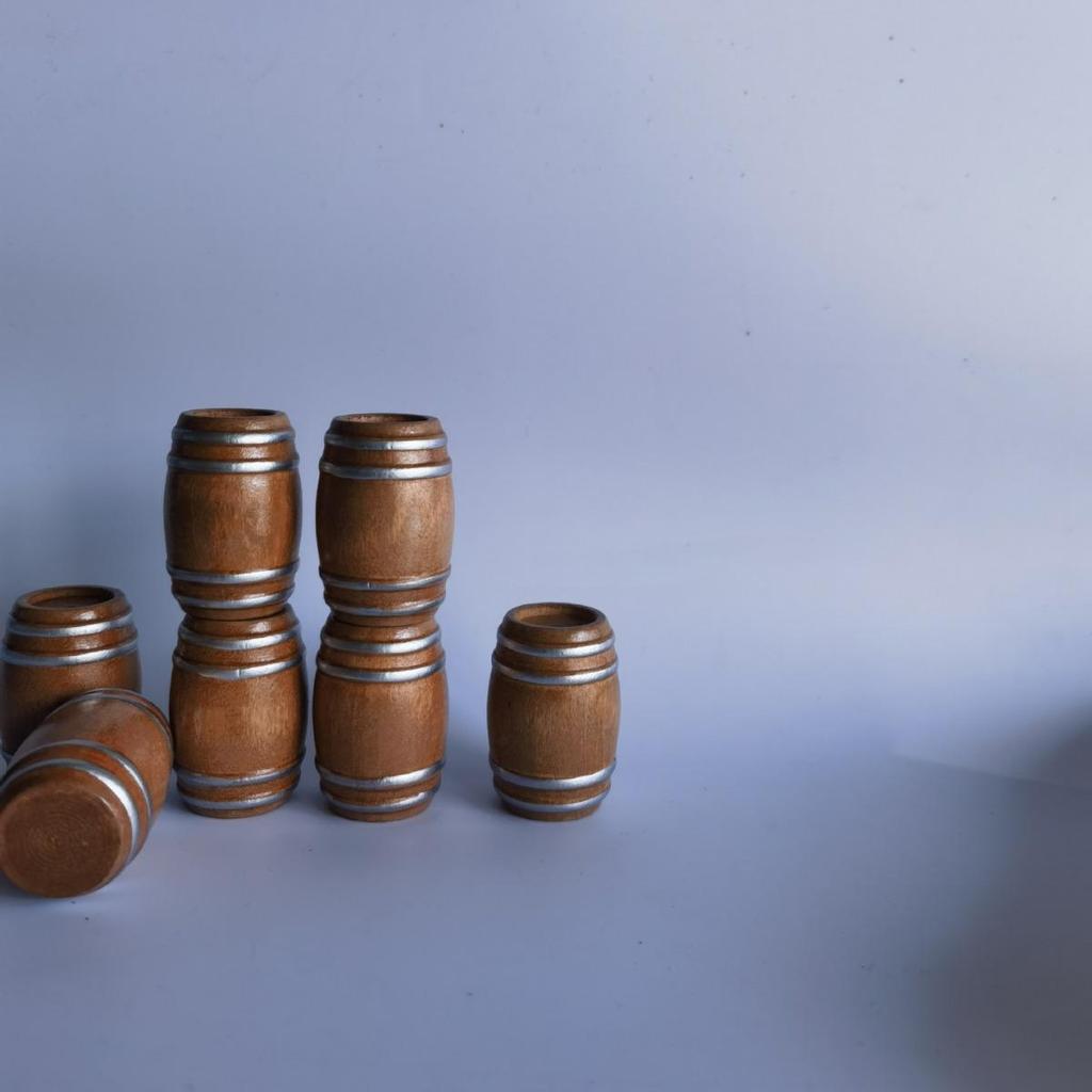 Miniature Old-Fashioned Wooden Beer Barrel Dollhouse Decoration Model