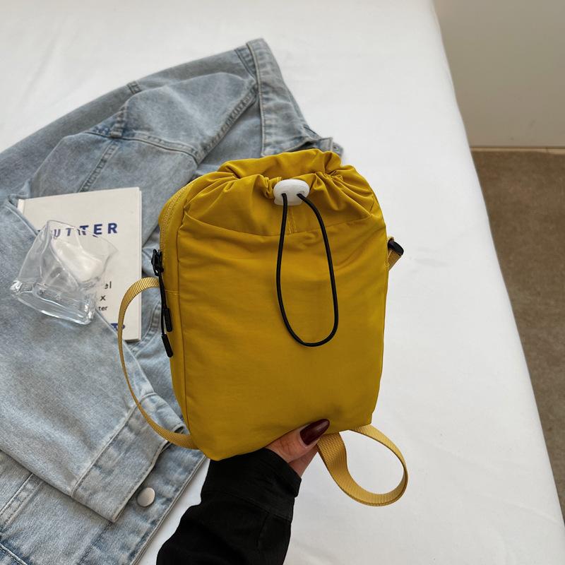 Korean version of solid color shoulder bag niche design casual foreign trend simple fashion small bag small square bag messenger bag