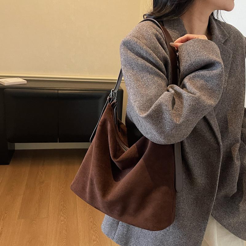 Suede Bag Women's Large Capacity 2025 New Autumn and Winter Retro Shoulder Messenger Bag Commuter Tote Bucket Bag