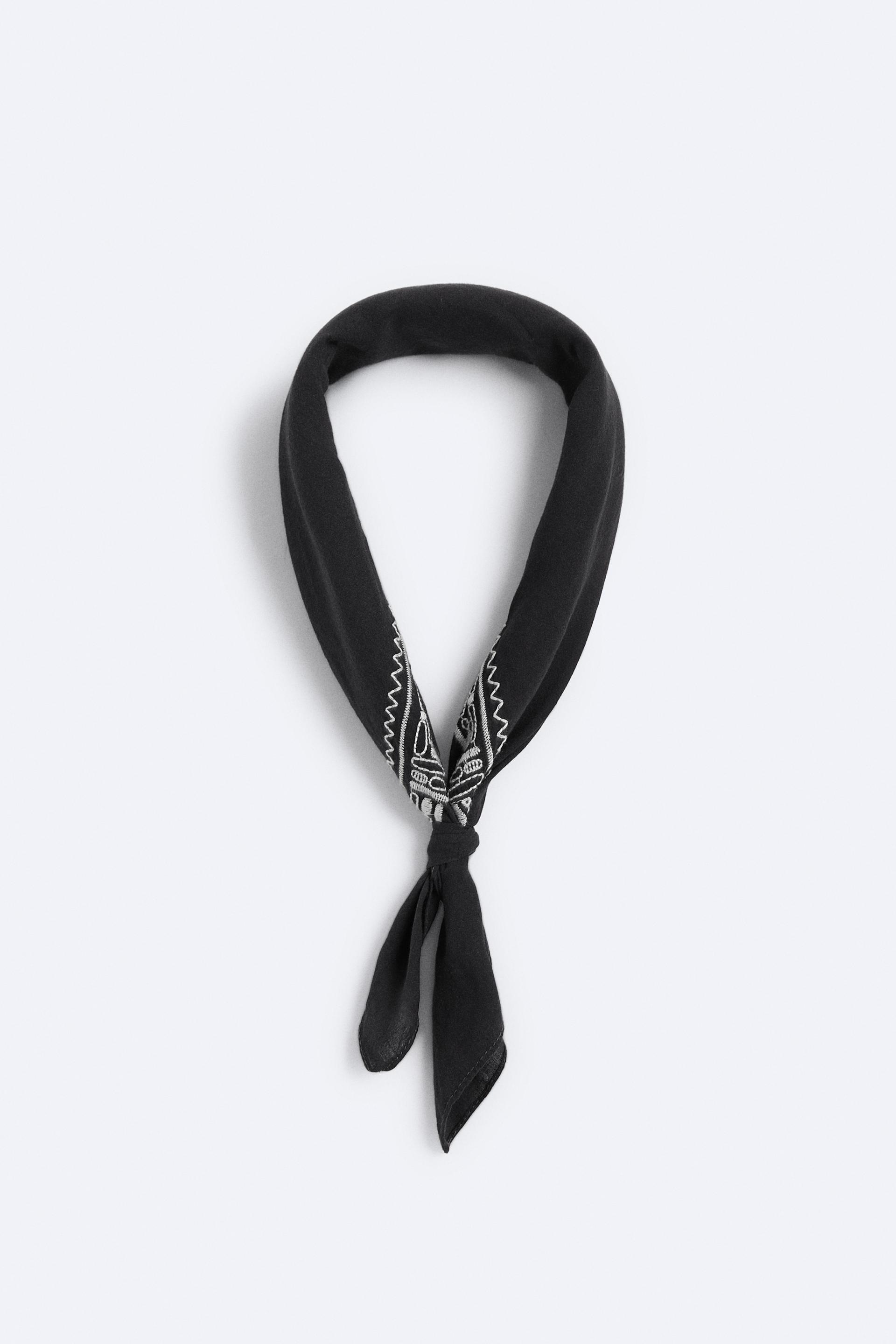 

БАНДАНА С ГЕОМЕТРИЧЕСКОЙ ВЫШИВКОЙ