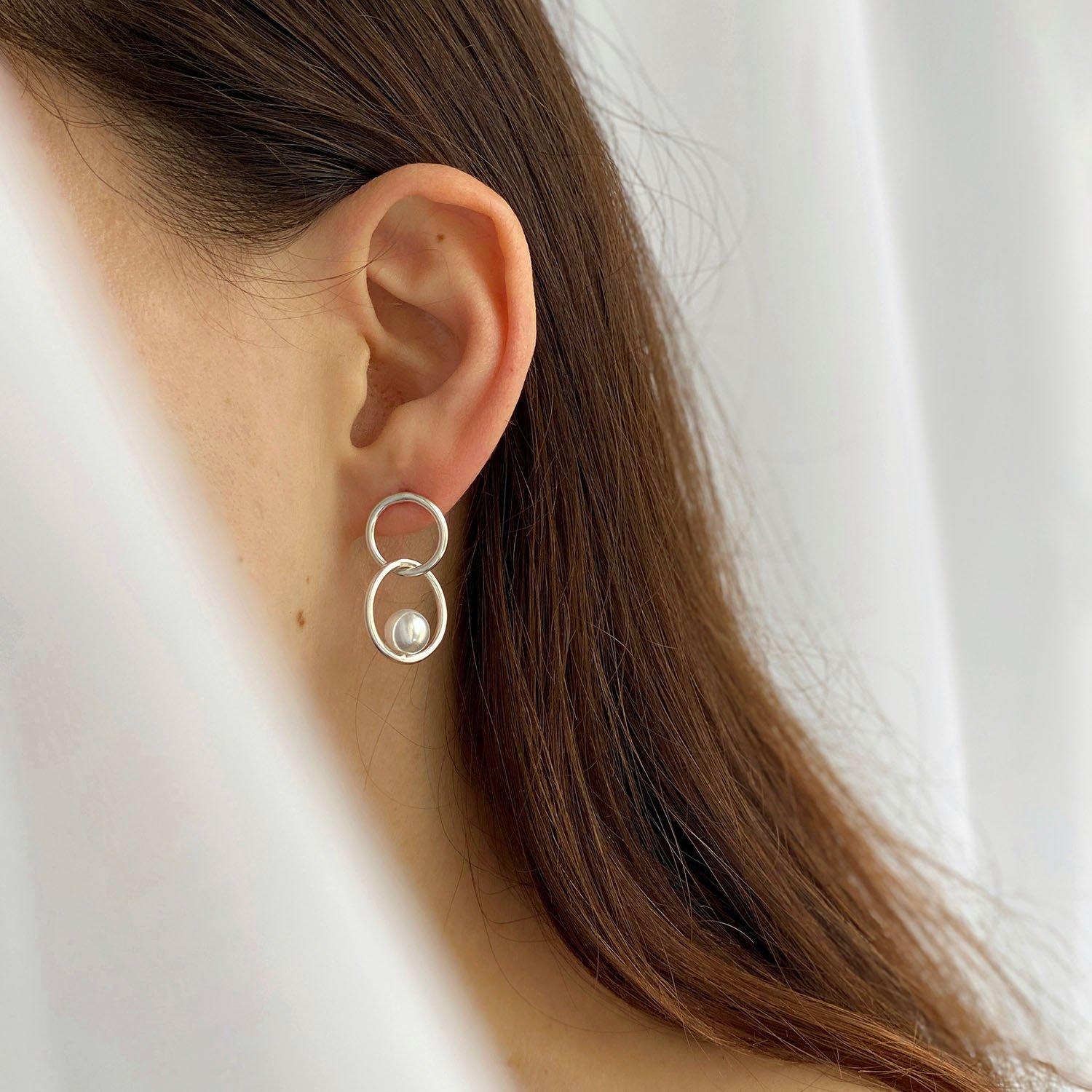 

Срібні сережки Муза (перли) Oniks h 2.7 cm срібний