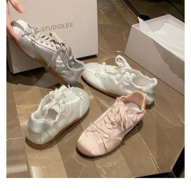 Sheepskin version~ Grape mother has the same ballet style, sweet girl, round head satin sports board shoes, bow, casual moral training
