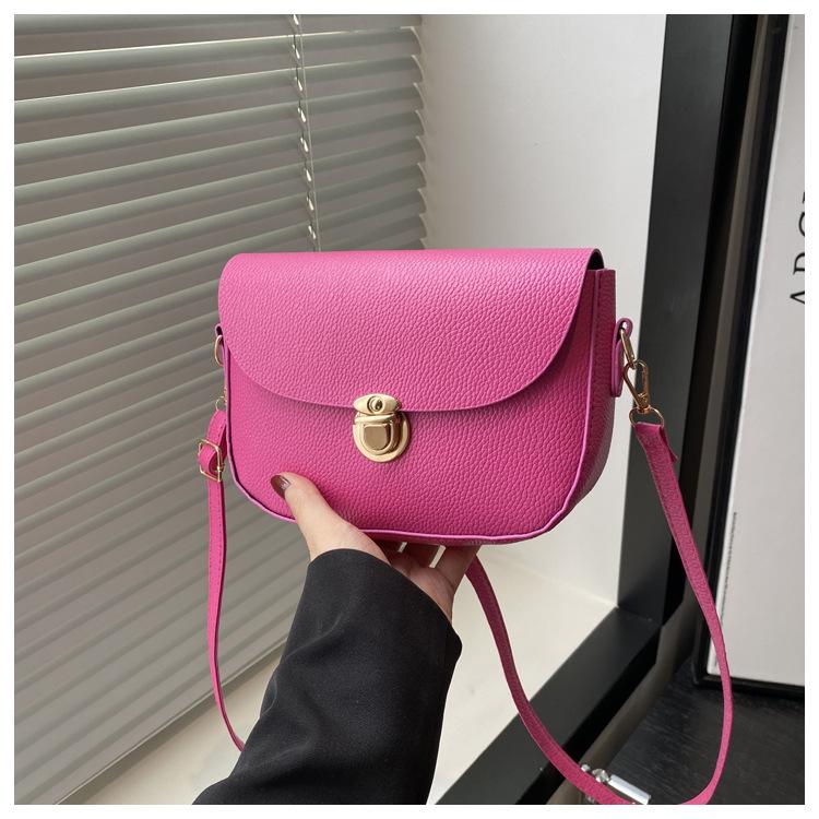 

Premium underarm small square bag women s 2025 new fashion shoulder bag messenger bag saddle роза розовый