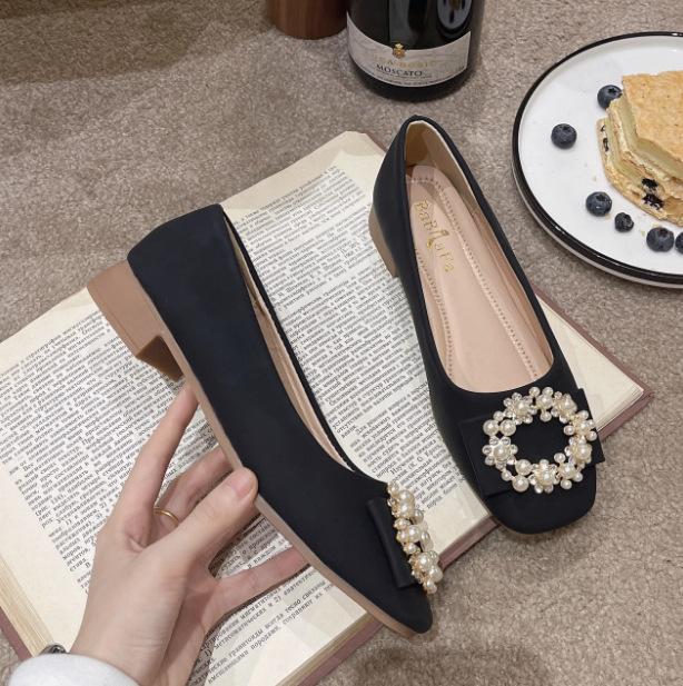

Pearl buckle princess shallow mouth single shoes versatile women s shoes 2025 autumn soft leather soft sole pedal light flat beanie shoes 35 чёрный