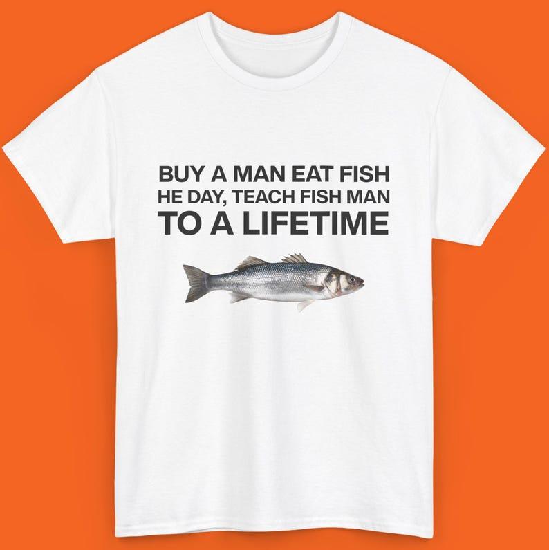 Купить Мужская Футболка Ешь Рыбу Смешная Рубашка Странная Специфическая Рубашка Странный Ироничный Мем Смешной Подарок Подарок для Поколения Z Любителей Рыбалки Топы S