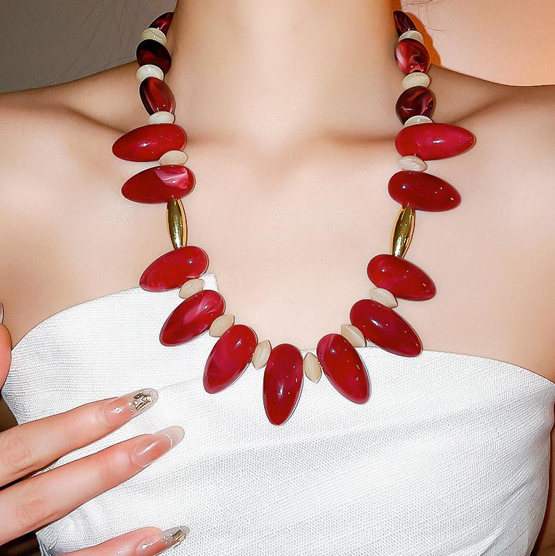 European and American color acrylic shell beaded necklace design sense collarbone chain exaggerated necklace women
