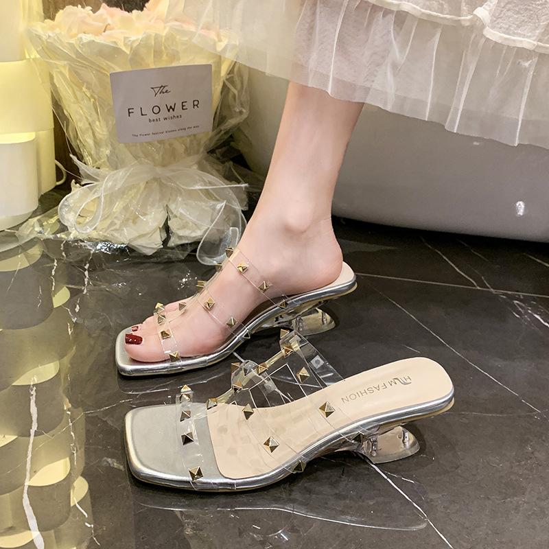 Cool slippers women s outer wear new summer transparent thick heel rivet square head one-word drag 40 серебряный 3480₽