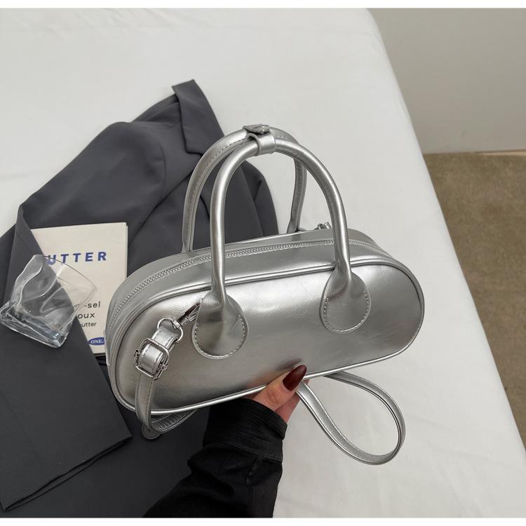 Fashion High Sense Niche Casual Versatile Baguette Bag Women's 2025 Spring and Summer New Solid Color Handbag Messenger Bag