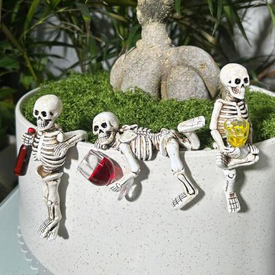 Funny Drinking Skeleton Statue Flower Pot Hugger Resin Skeleton Figurine Planter Pot Decoration for Garden Balcony Patio Lawn Fish Tank Decor