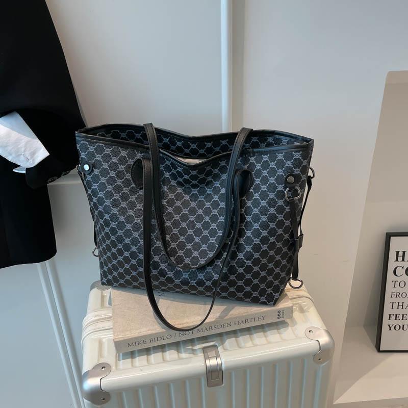 Korean Version of Niche High-value Fashion Bag 2025 New Women's Bag Commuting Shoulder Bag Large-capacity Tote Bag