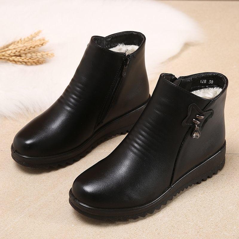 Casual shoes winter velvet soft leather cotton shoes women's warm non-slip flat sole middle-aged leather shoes soft sole medium and short boots