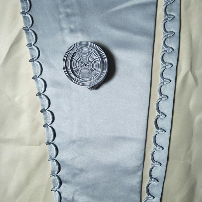 Dreiteiliges Mehrfarbiges Satin-Hochzeitskleid-Accessoire-Set: Reißverschluss hinten zu Korsett-Umwandlung mit Einsatzelement, Knöpfen und Schnur.