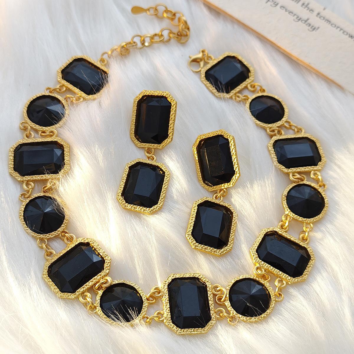 

Retro Exaggerated Necklace Earrings Female, Light Luxury High Sense Medieval Vintage Fashion Temperament Suit