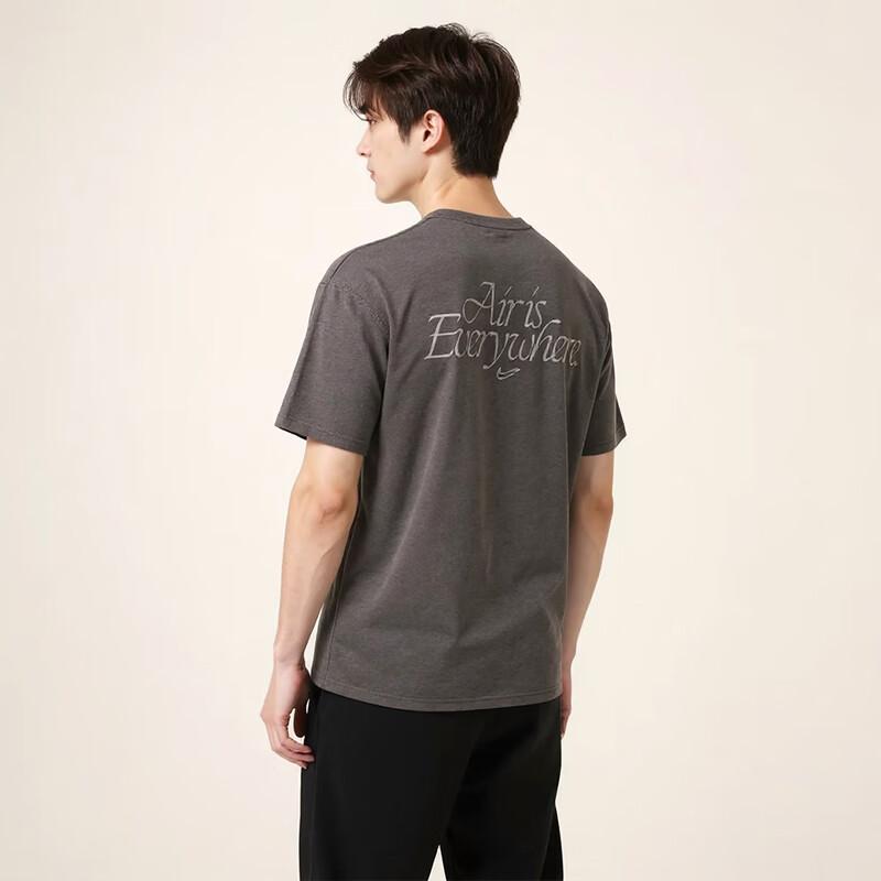 Nike Men's Short Sleeve T-Shirt