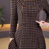 2025 Winter Verdicktes Fleece Qipao Kleid: Warmer, figurbetonter Badeanzug mit traditionellen Knöpfen