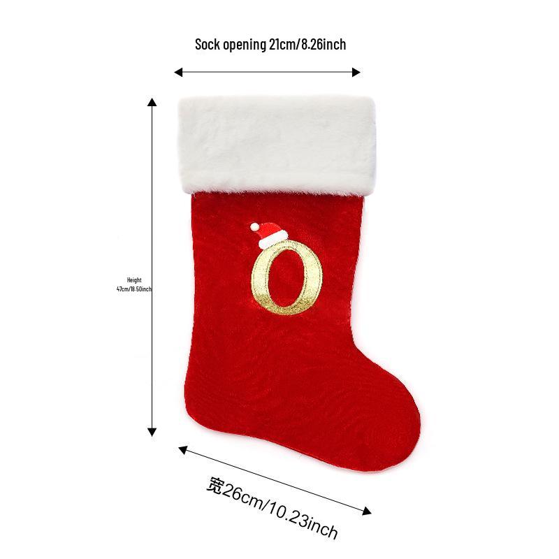 Großer roter Weihnachtsstrumpf mit Buchstaben-Ornament
