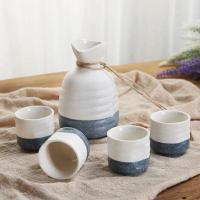 Japanisches Keramik-Sake-Set mit Wärmer