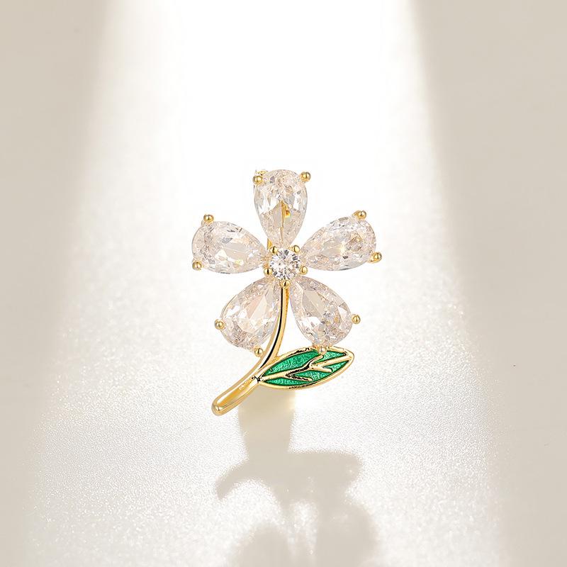 Bo Xin Yun Zirconia Flower Brooch: Five-Petal Anti-Exposure Lapel Pin for Clothing