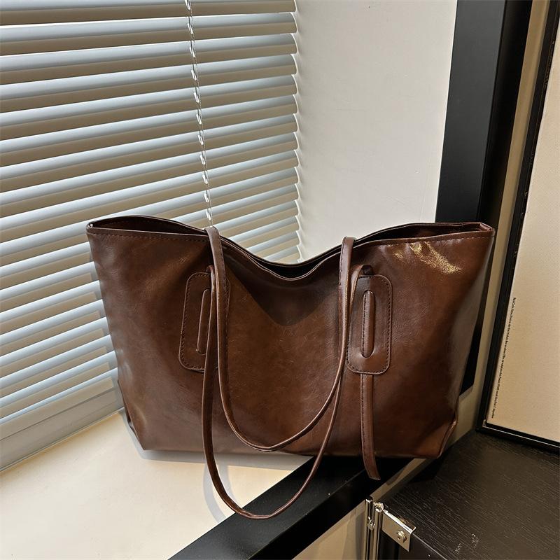 Retro Fashion Large Capacity 2025 Casual Solid Color New Commuter Retro Soft Surface Tote Underarm Shoulder Bag