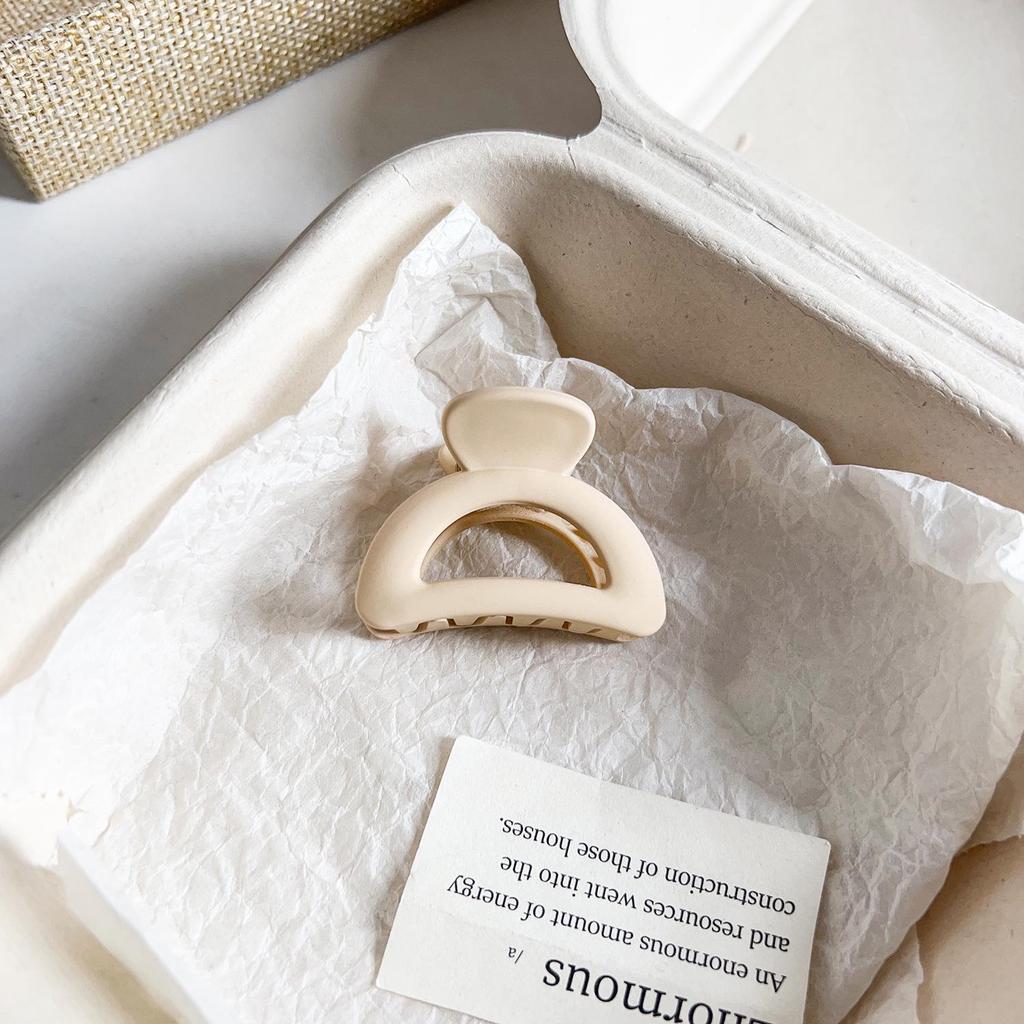 Pince à cheveux polyvalente en forme de requin floral givré pour queues de cheval et coiffures à moitié nouées