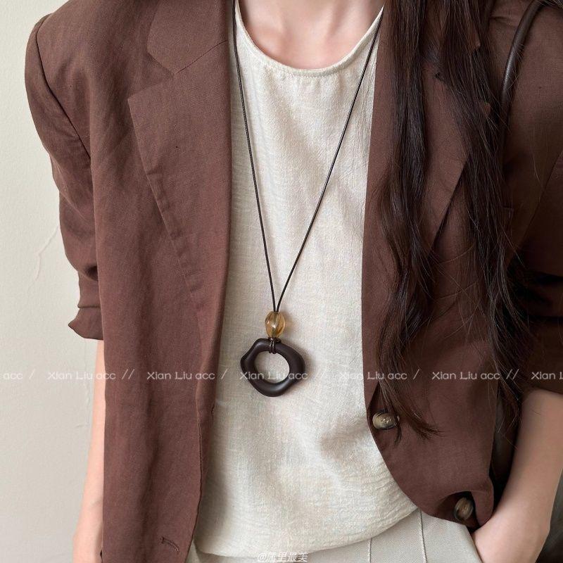 Retro Chinese Style Circle Pendant Necklace for Women - Light Luxury Sweater Chain, Autumn/Winter Accessory