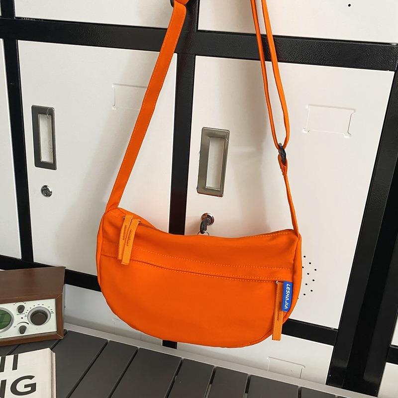 Large-capacity commuting leisure dumpling bag women's new simple and versatile shoulder messenger bag