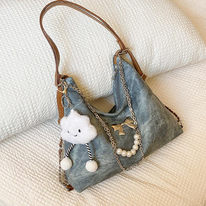 This Year, the Popular Large-capacity Backpack 2025 New Simple Casual Bag, Personalized Niche and Beautiful Shoulder Bag