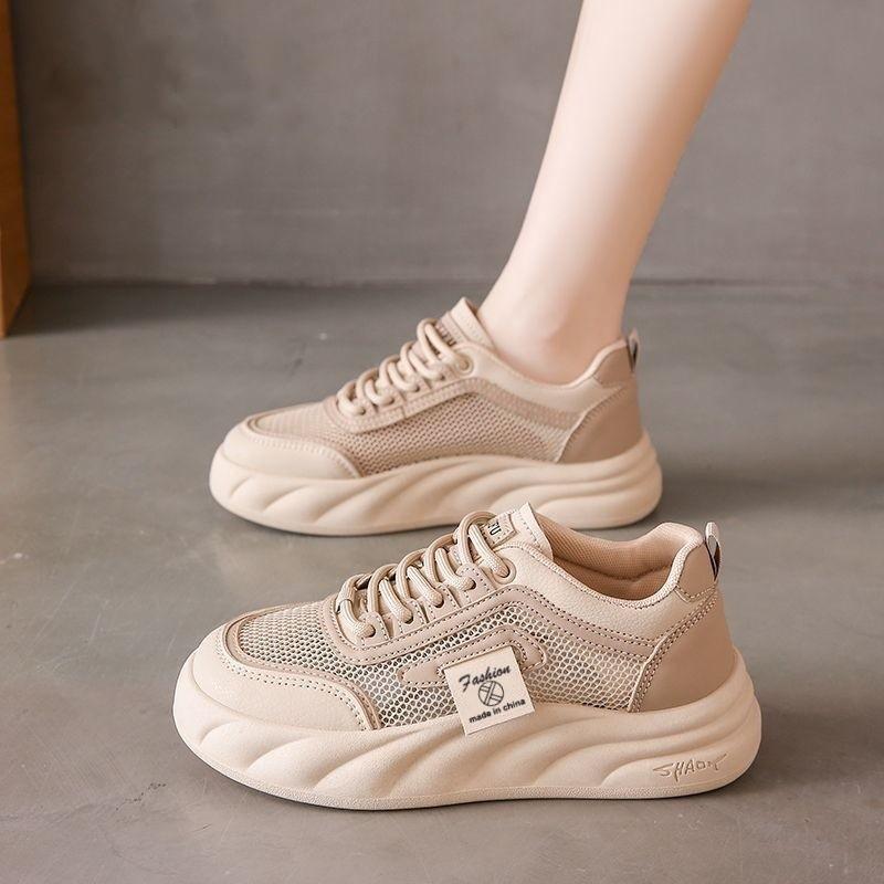 

Летние кроссовки с сетчатой поверхностью и полым дышащим сетчатым узором для женщин, новые легкие кроссовки с нескользящей подошвой и волнистым узором 40 хаки