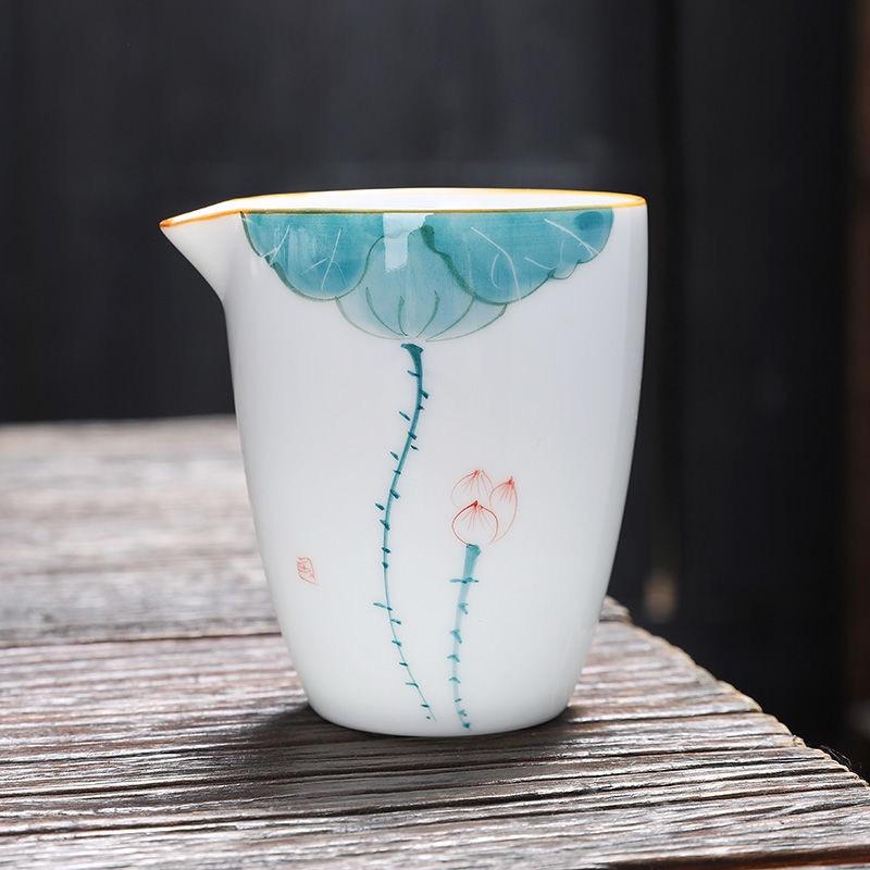 200ml Ceramic Fair Cup Pastoral Style Lotus Hand-painted Tea Sea Tea Divider