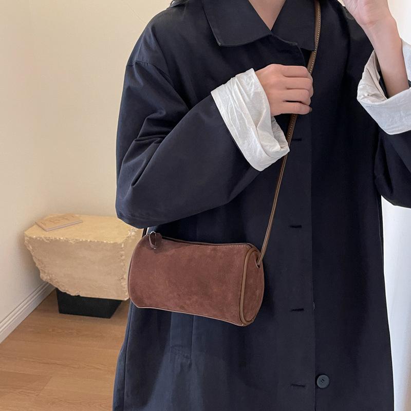 This Year's Popular Bags Are Versatile In Autumn and Winter 2025 New Niche Design Messenger Bags Women's Matte Cylinder Bags