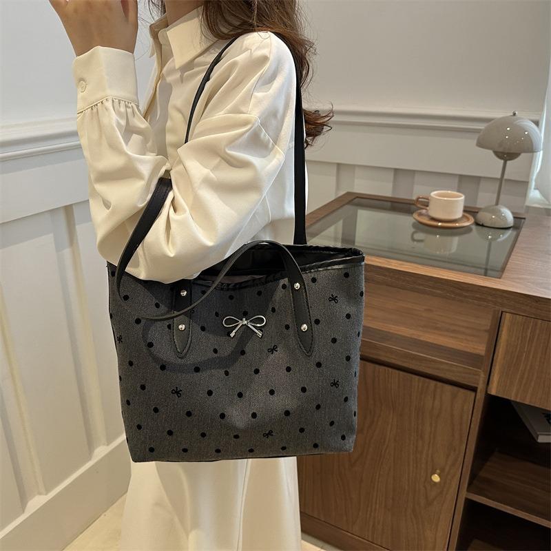 Large Capacity New Casual and Beautiful Popular Bag Female Shoulder College Student Commuting Tote Bag